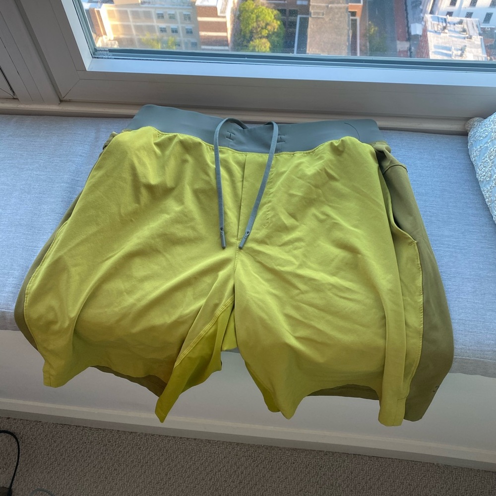 Lululemon men’s shorts medium